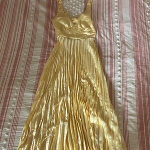 Elegant Yellow Pleated Dress Topher Boutique Size 10 fits like a Size 8 Silk Top